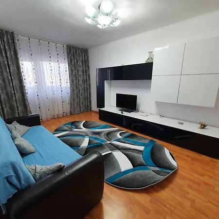 Crema Apartaments Ploiesti Bagian luar foto
