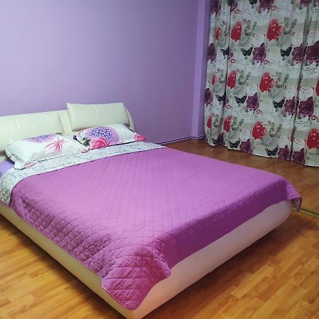 Crema Apartaments Ploiesti Bagian luar foto