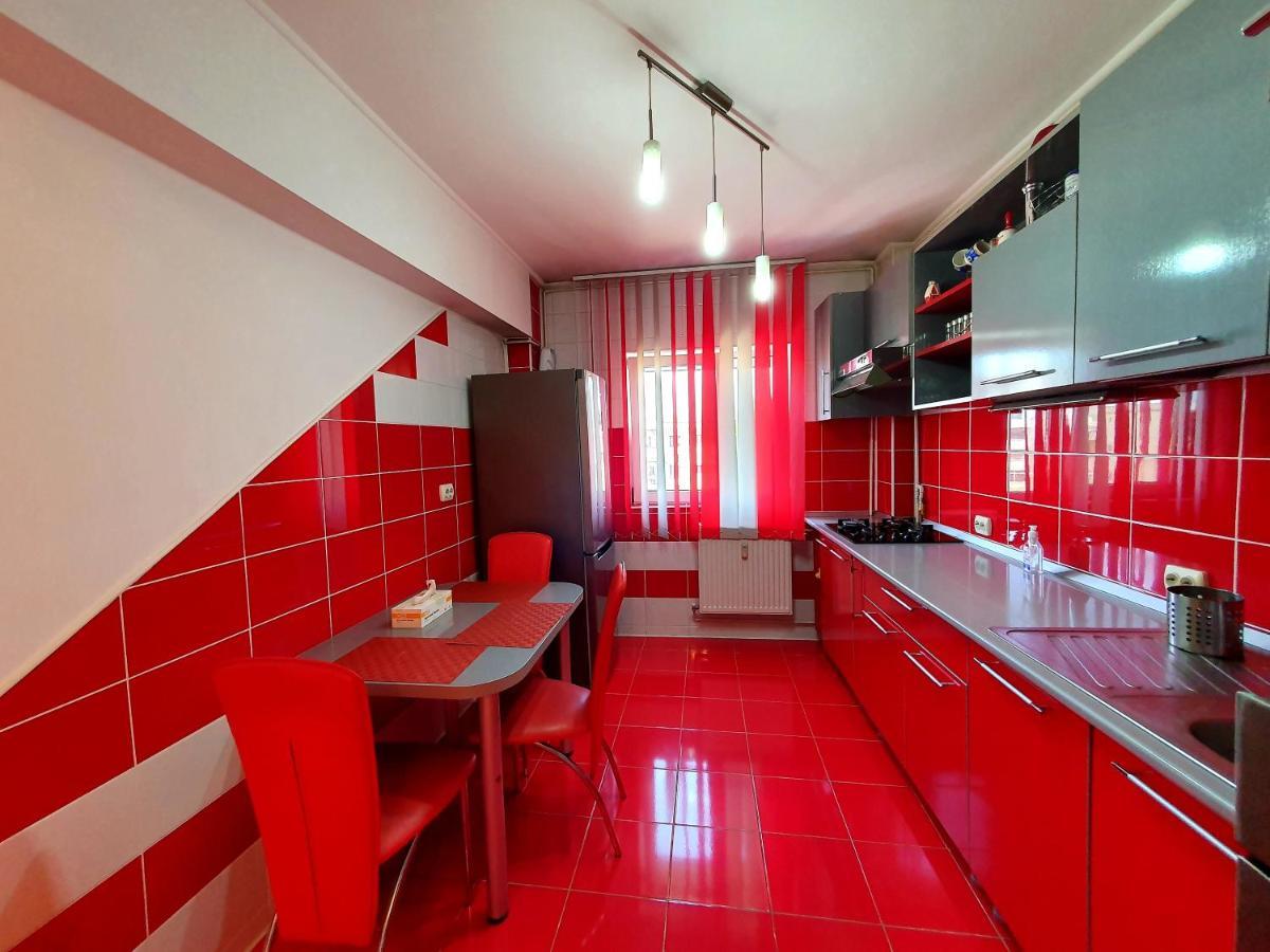 Crema Apartaments Ploiesti Bagian luar foto